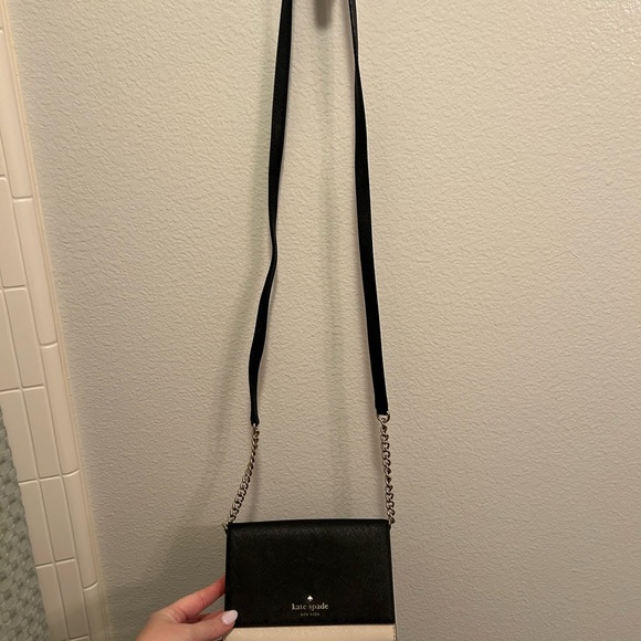 Kate spade clutch with strap - Picture 4 of 4